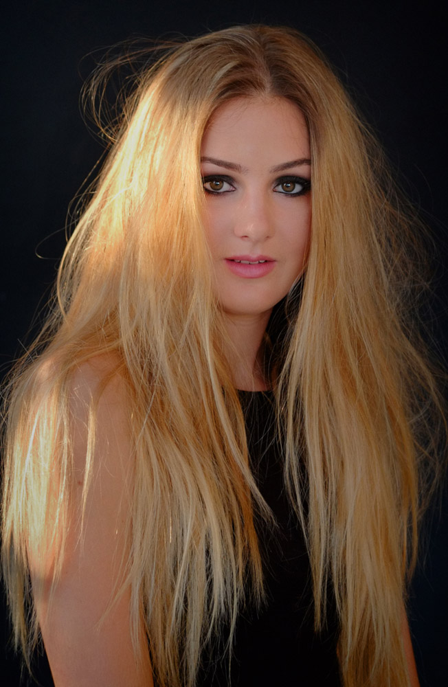 Teen Model - Modelling Portfolio headshots for Fashion, Fitness, Beauty for women and men.