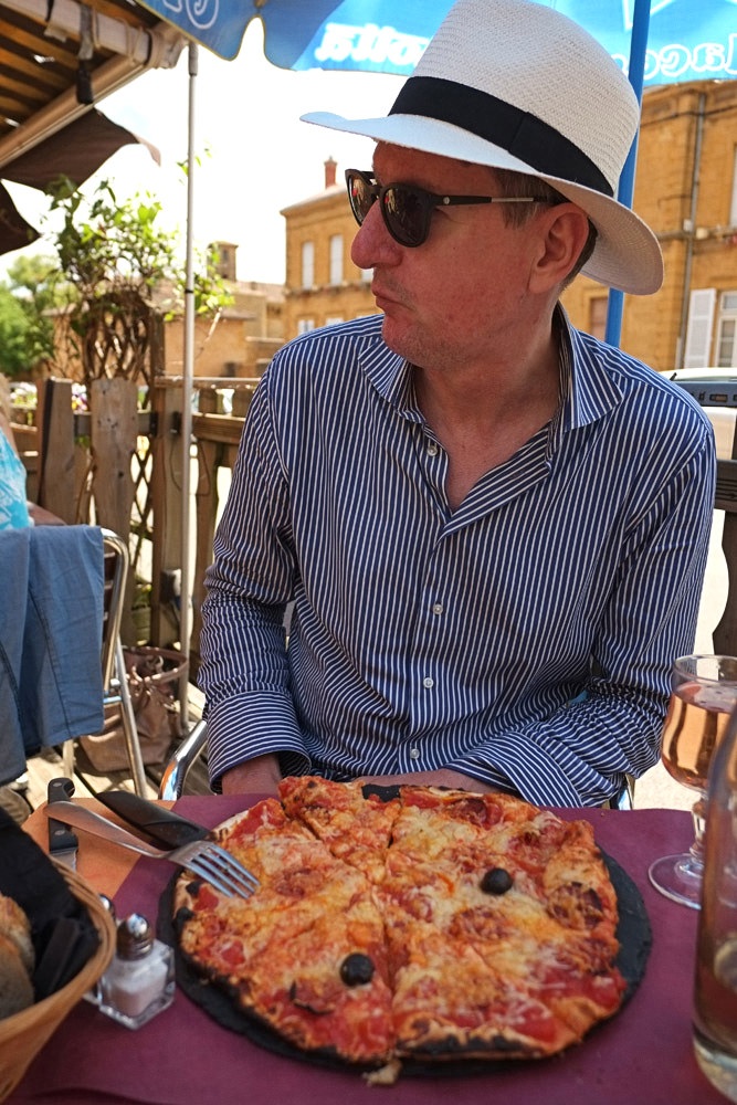 Lunch outside at the pizzeria Le Petit BAGNOLAIS