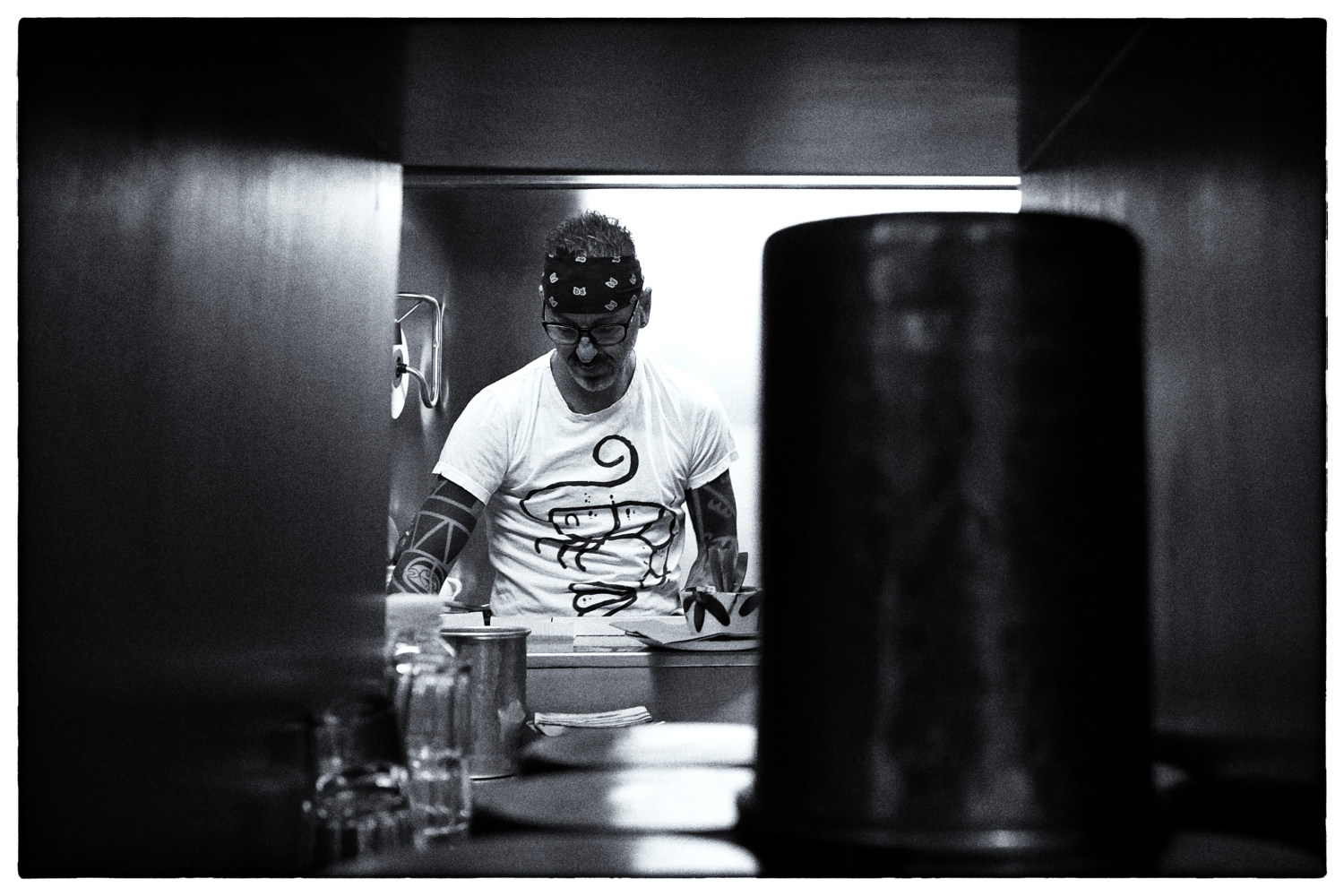 A view into the kitchen, Trattoria Da Oscar, Monterosso al Mare SP, Italy. Food photography by Kent Johnson