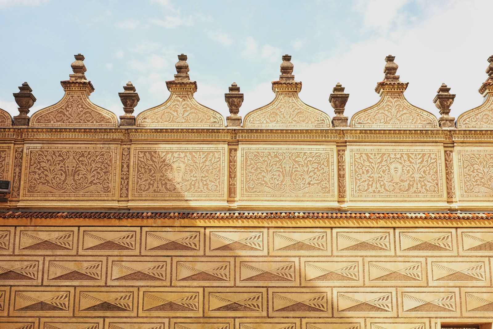 Sgriffito, Schwarzenberg Palace, Architectural detail of the parapet on Salmovský palác, Hradčanské nám. Czechia,