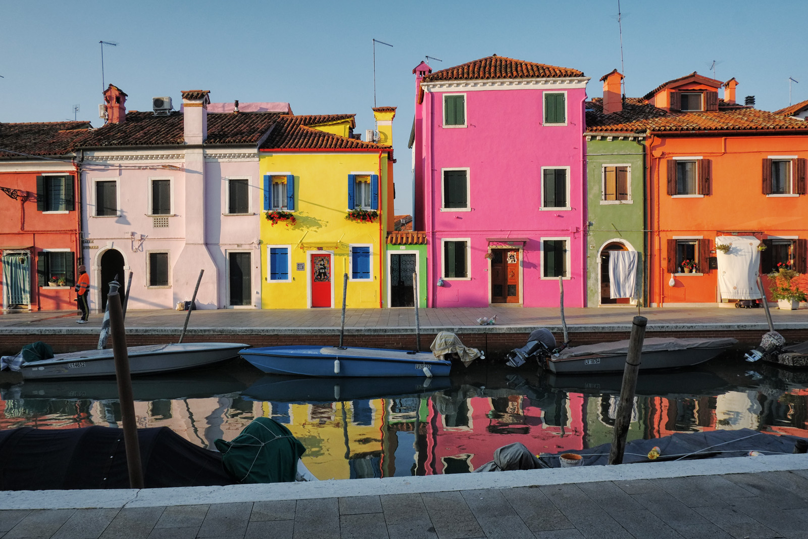 Fondamenta della Pescheria, Burano. Travel and architecture photography by Kent Johnson.